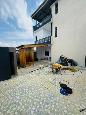 5chbre Duplex dans Zié Multi-Service, Cocody à Vendre