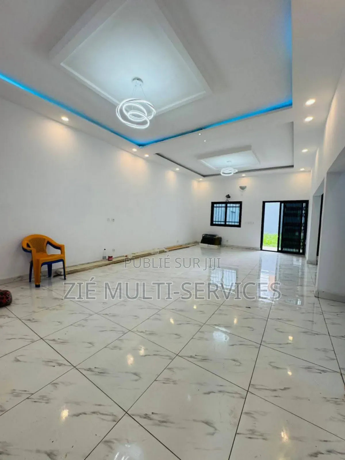 5chbre Duplex dans Zié Multi-Service, Cocody à Vendre