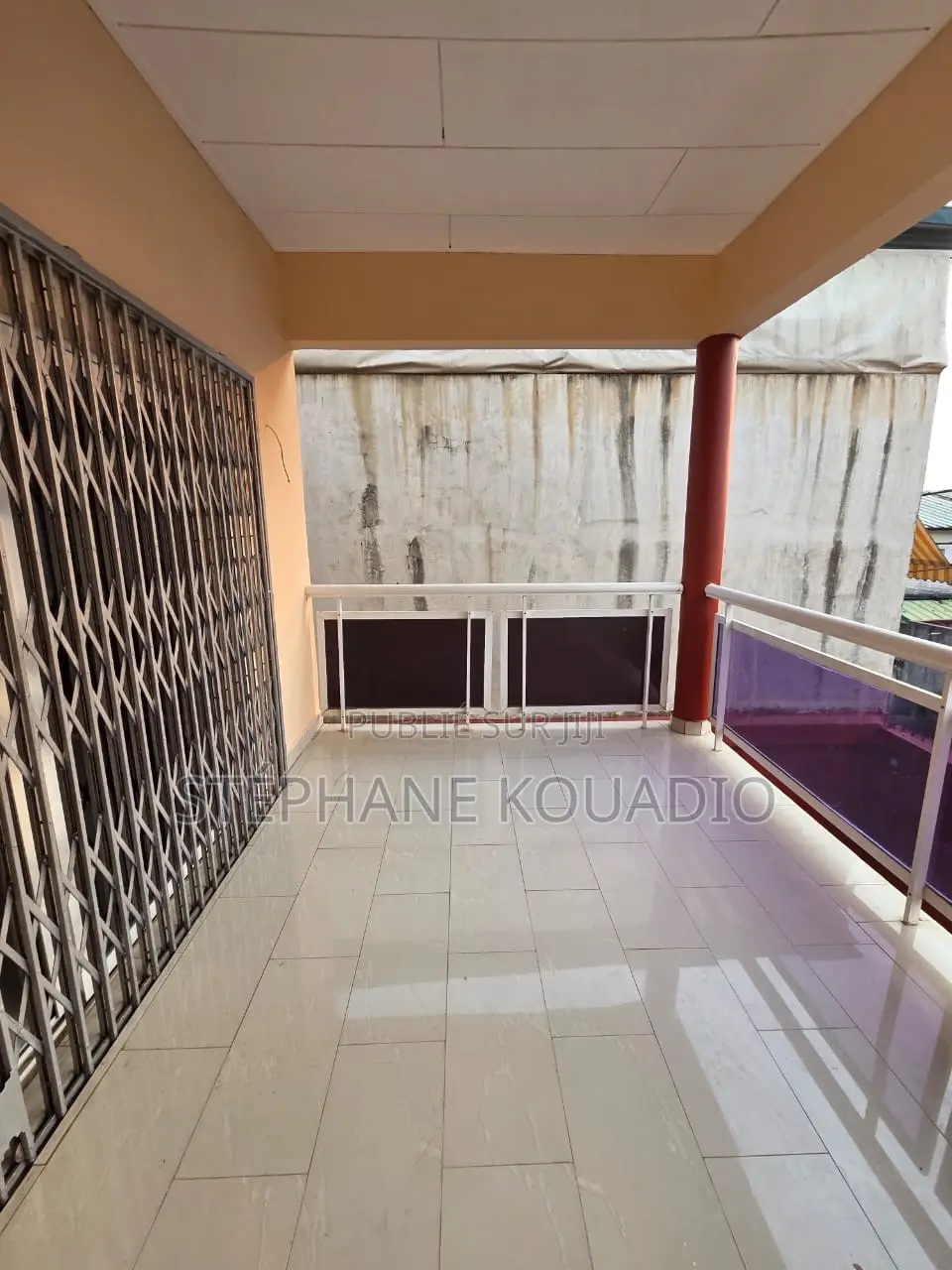 1chbre Appartement dans Stephane, Deux Plateaux à Louer