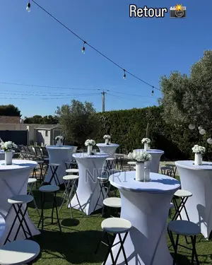 Mange Debout À Louer