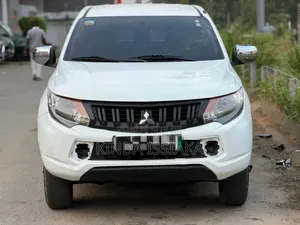 Mitsubishi L200 2019 Blanc cassé