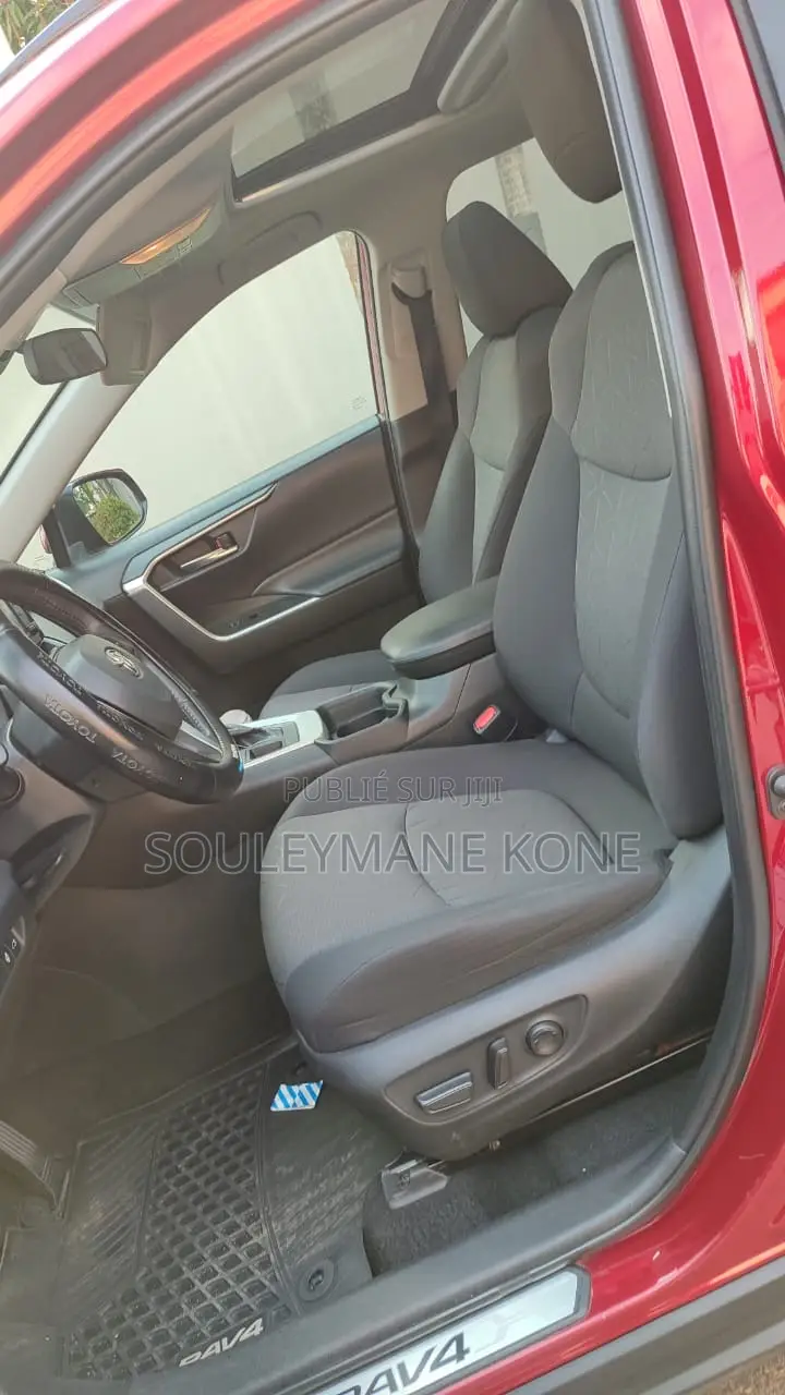 Toyota RAV4 2021 Rouge