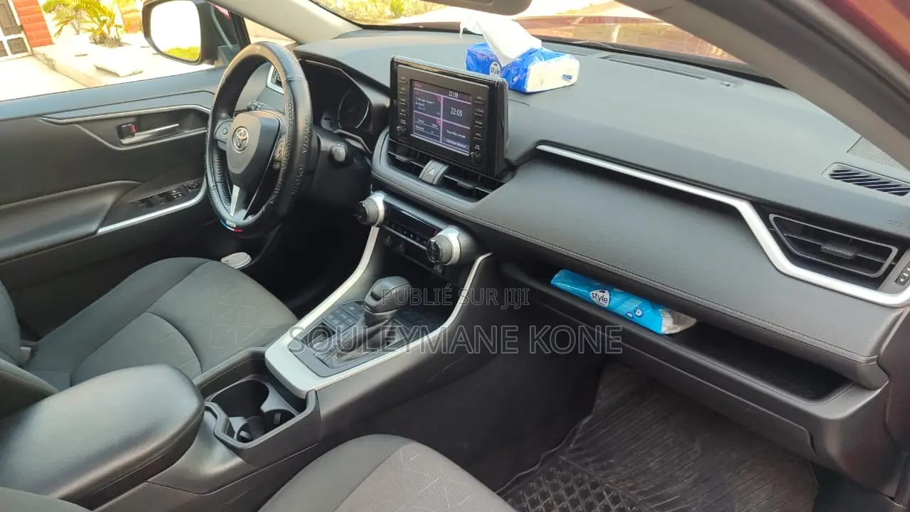 Toyota RAV4 2021 Rouge