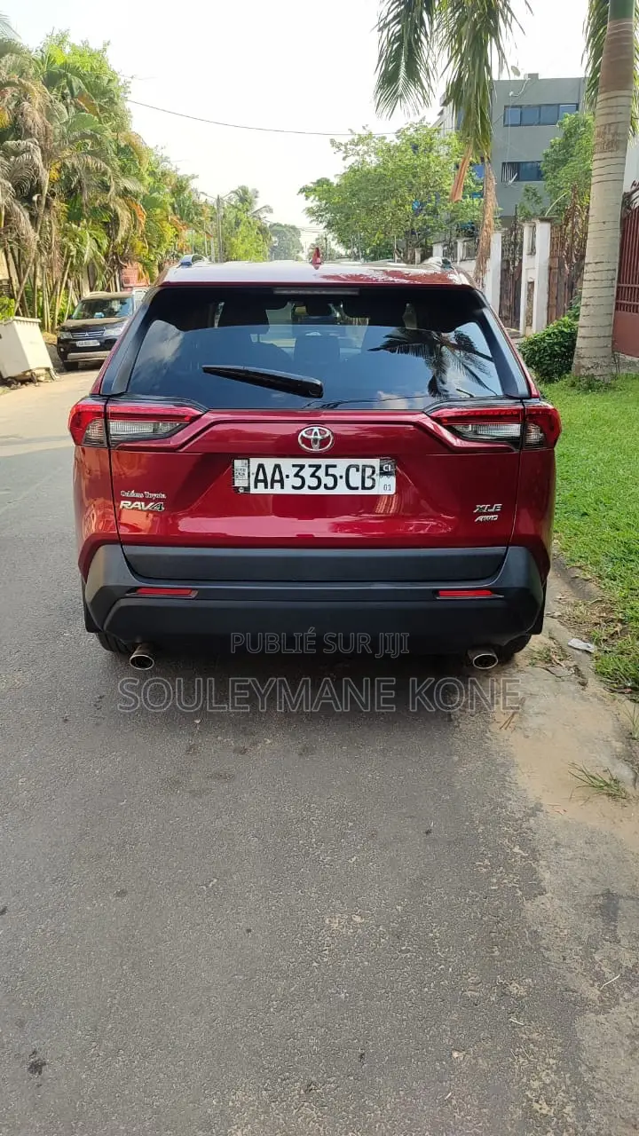 Toyota RAV4 2021 Rouge