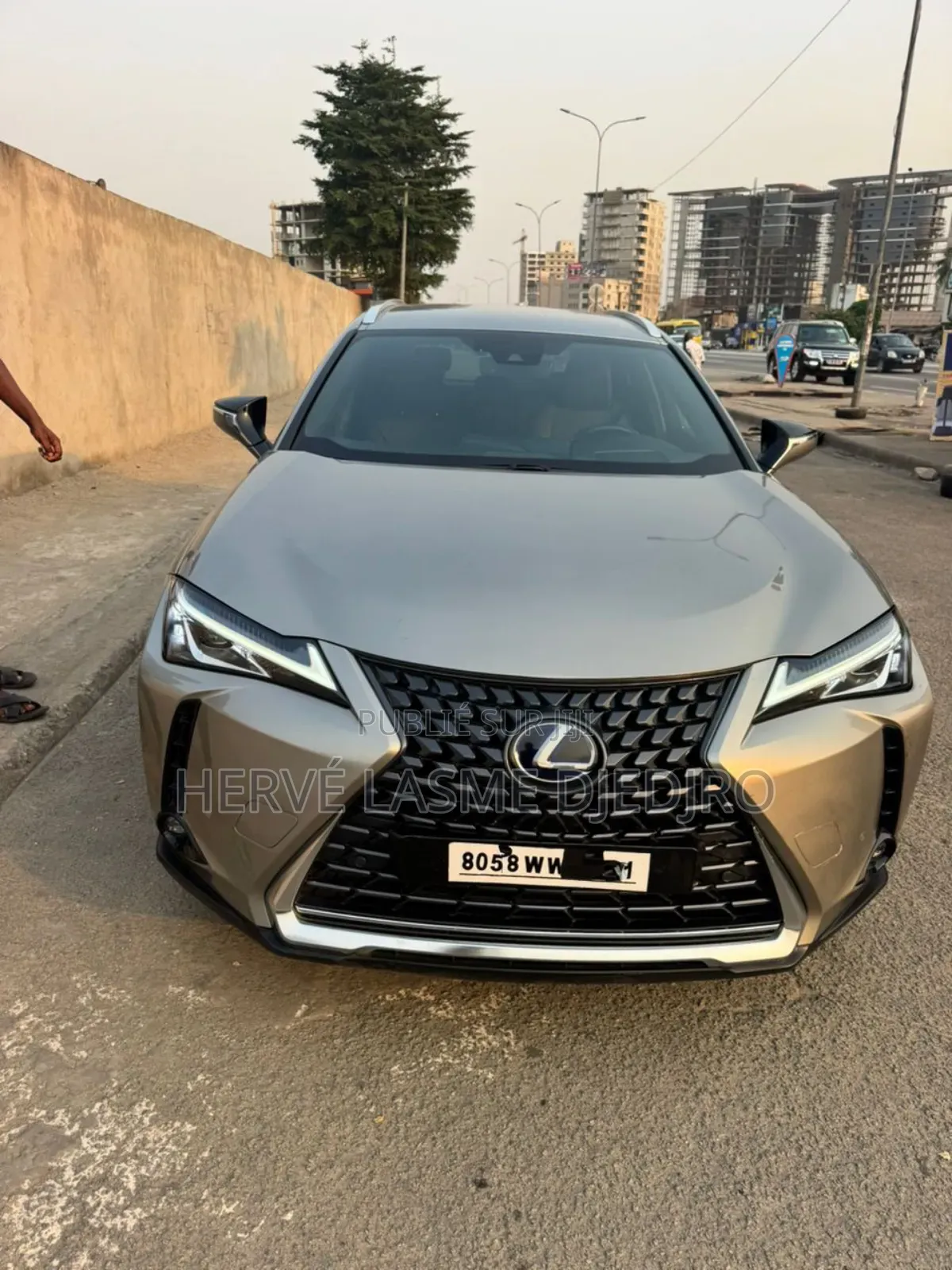 New Lexus UX 2024 Argenté