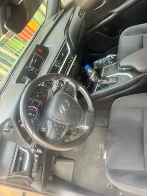 New Lexus UX 2024 Argenté