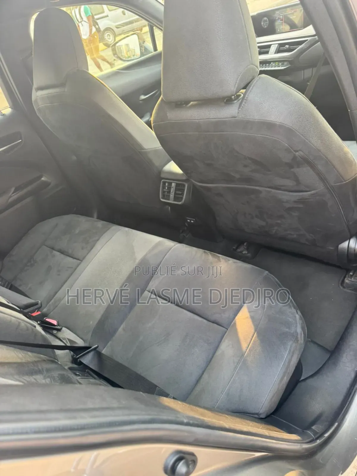 New Lexus UX 2024 Argenté