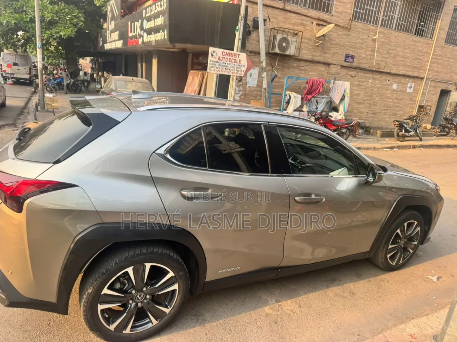New Lexus UX 2024 Argenté