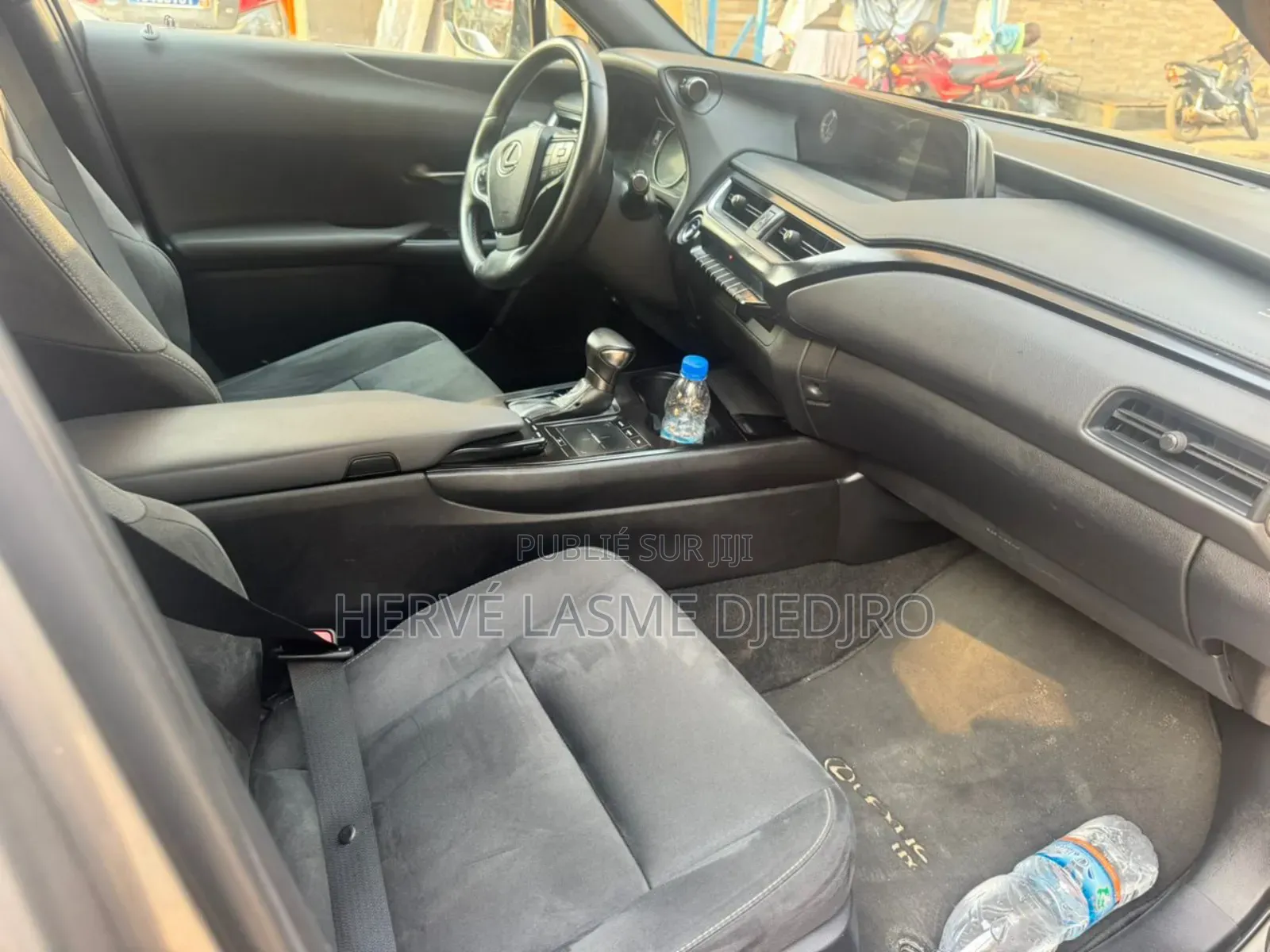 New Lexus UX 2024 Argenté