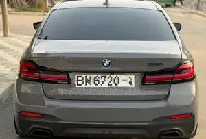 BMW 530i 2022 Gris