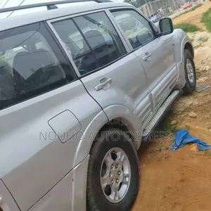 Mitsubishi Pajero 2004 Gris