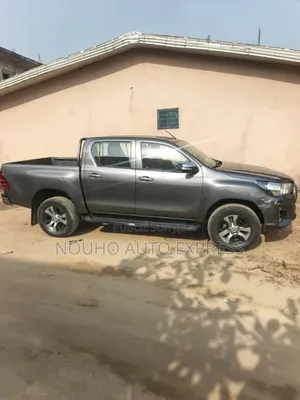 Toyota Hilux 2020 Gris