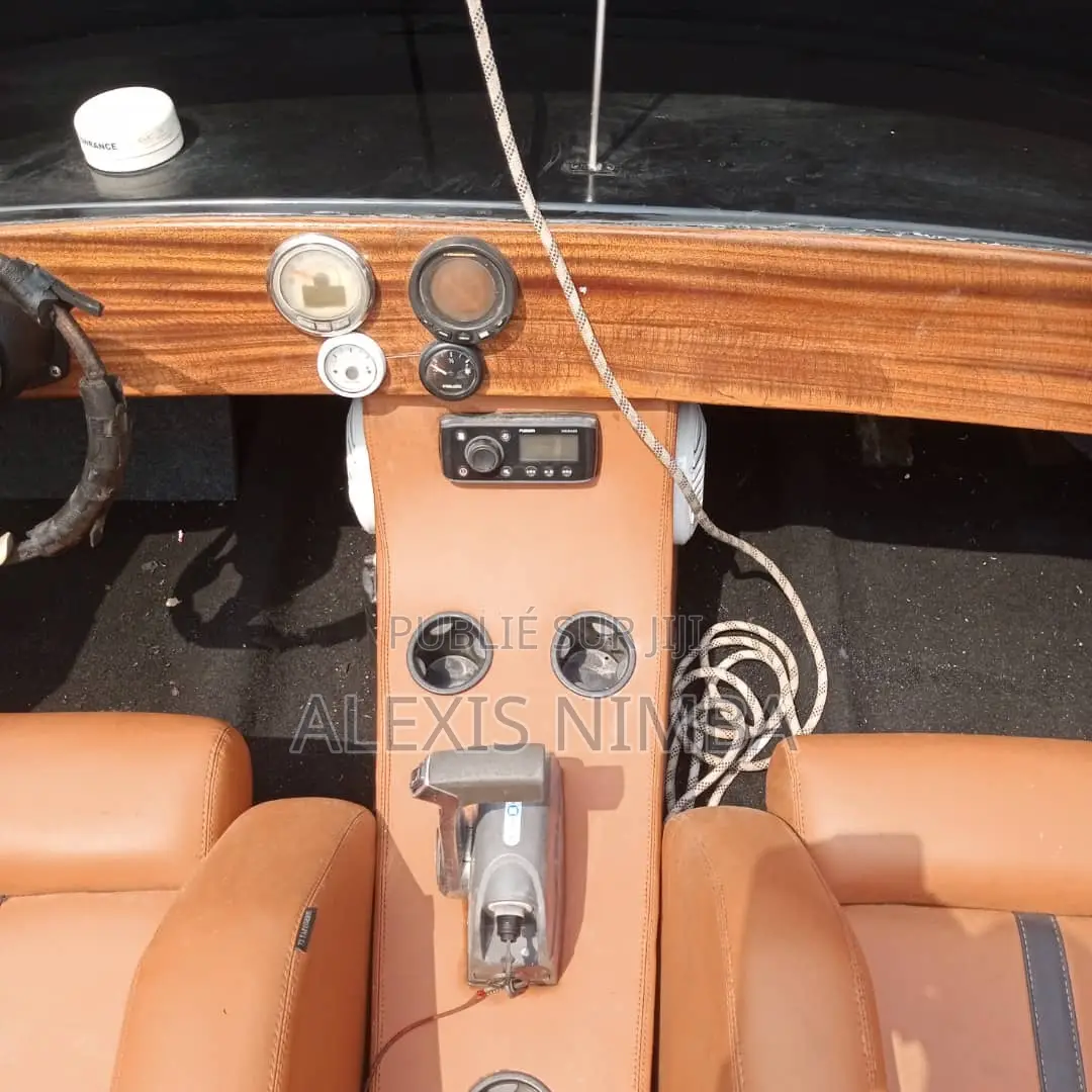 Coque Bateau d'Origine Debo Deux Bouche Vendu en Côte D’Ivoire