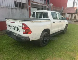 Toyota Hilux 2024 Blanc