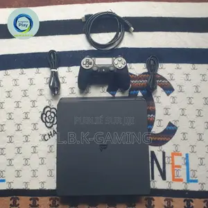 Ps4 Slim Propre, Jamais Démontée. Bénéficiez d'Une Garantie De 6 Mois.