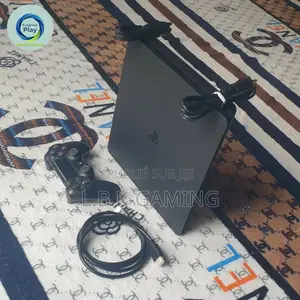 Ps4 Slim Propre, Jamais Démontée. Bénéficiez d'Une Garantie De 6 Mois.