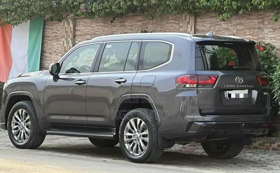 Toyota Land Cruiser 2024 Gris