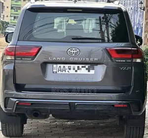 Toyota Land Cruiser 2024 Gris