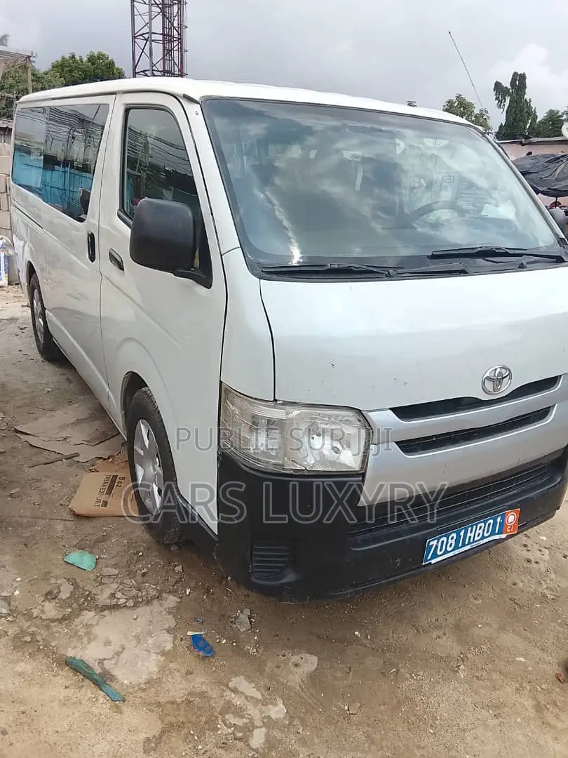 Toyota HiAce 2016 Blanc