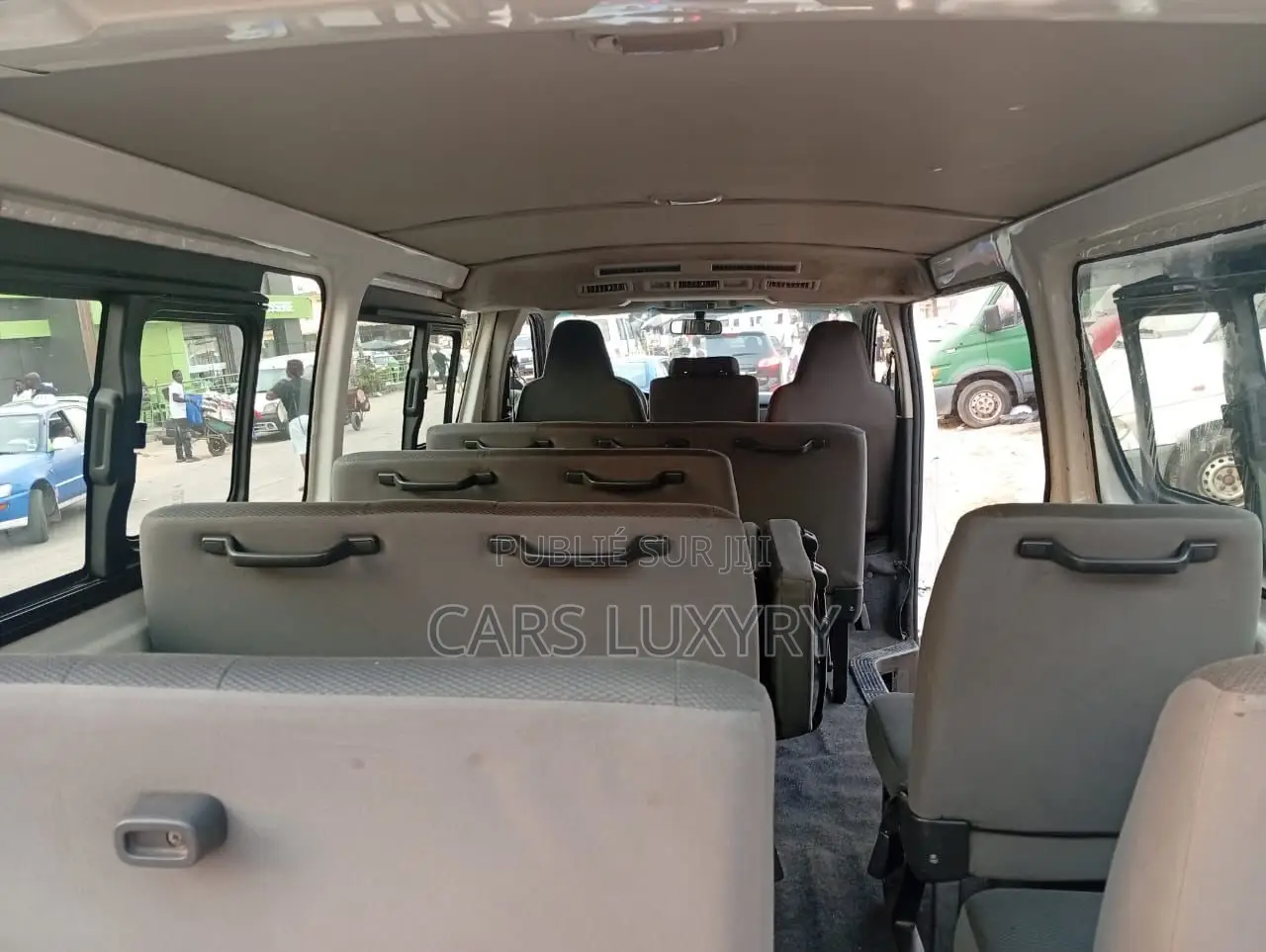 Toyota HiAce 2016 Blanc