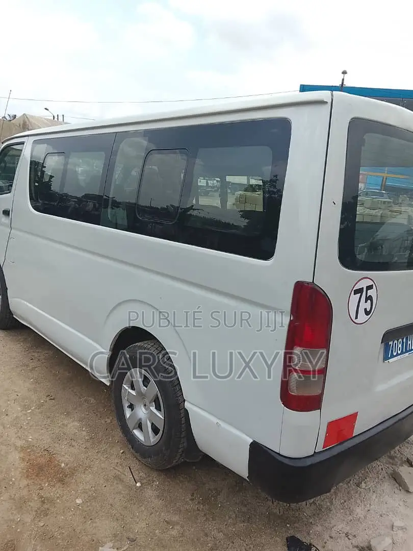 Toyota HiAce 2016 Blanc