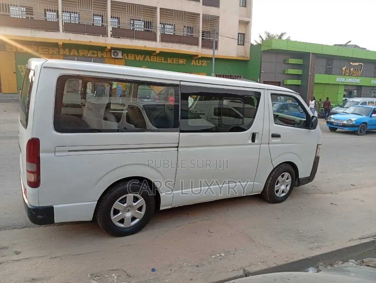 Toyota HiAce 2016 Blanc