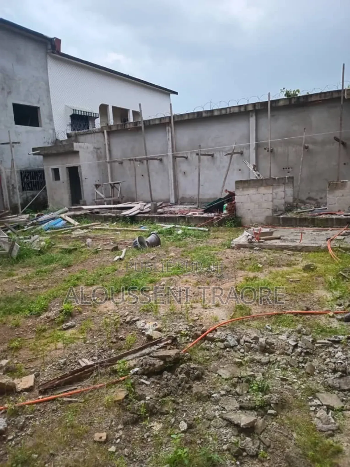 6chbre Duplex dans Tas Btp Entreprise, Cocody à Vendre