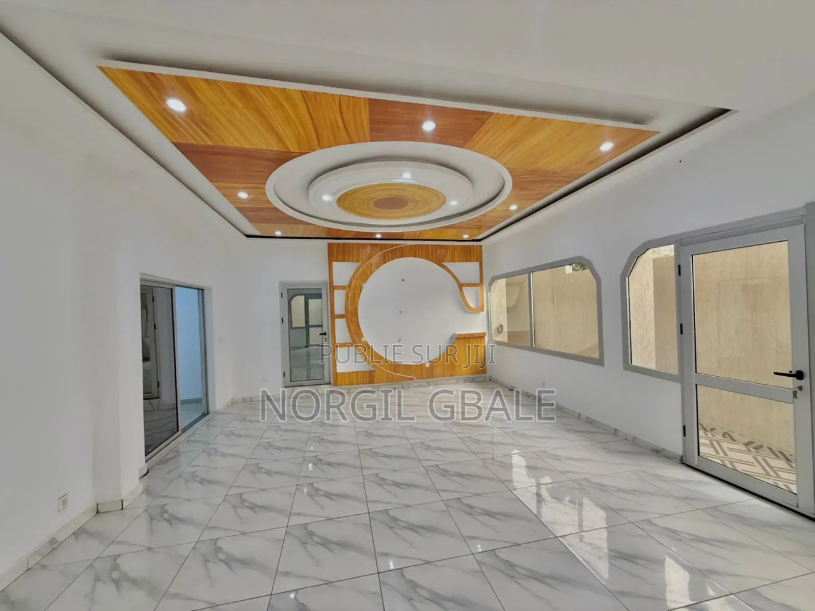 5chbre Duplex dans Avec Norco, Cocody à Vendre