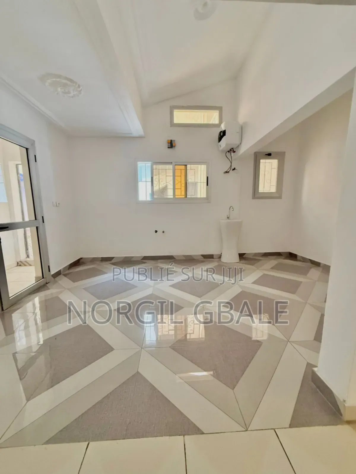 5chbre Duplex dans Avec Norco, Cocody à Vendre