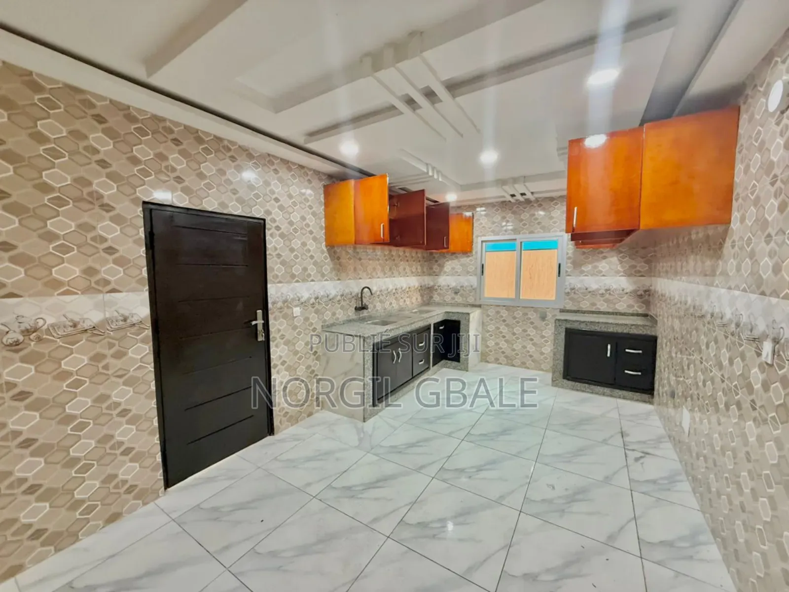 5chbre Duplex dans Avec Norco, Cocody à Vendre