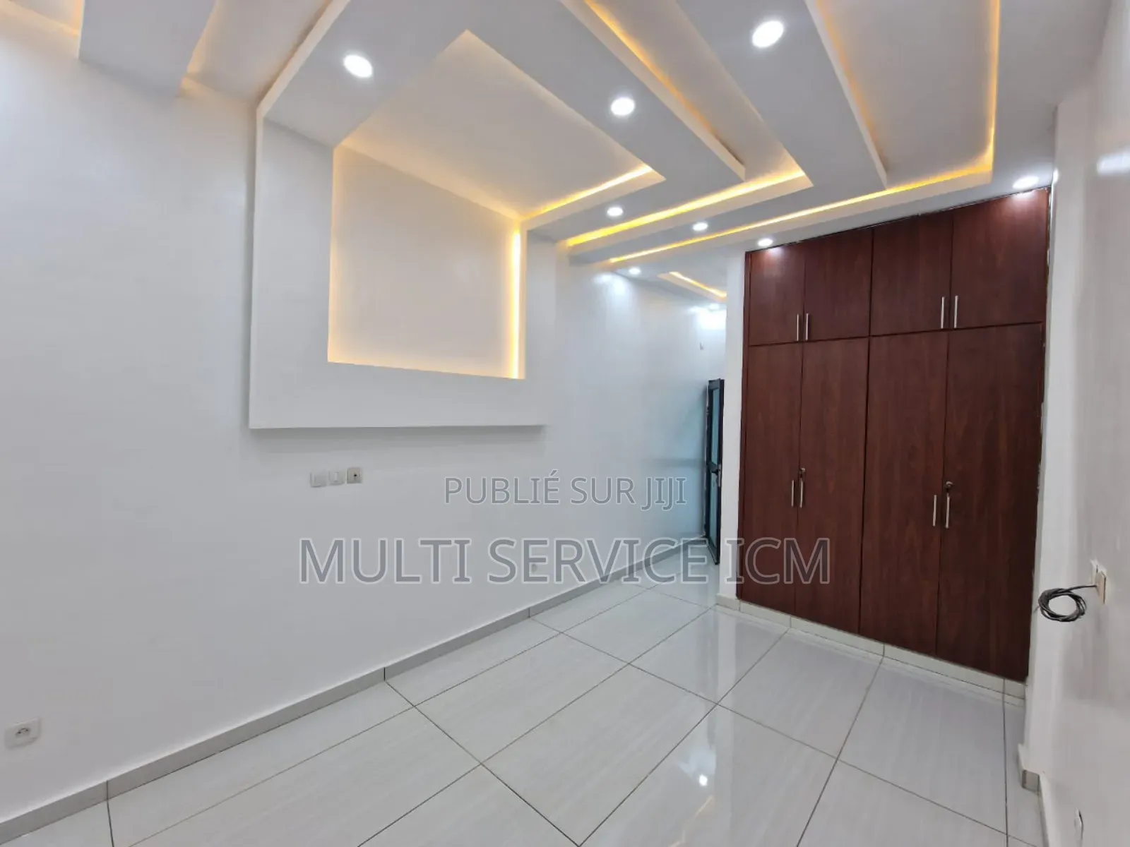 Furnished 5chbre Duplex dans Ismaël Coulibaly, Cocody à Vendre