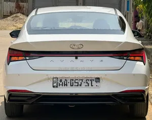 Hyundai Avante 2021 Blanc cassé