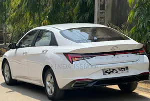 Hyundai Avante 2021 Blanc cassé