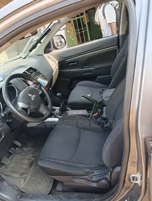 Mitsubishi RVR 2.0 2011 Gris