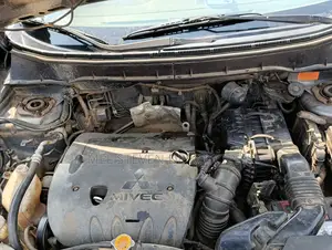 Mitsubishi RVR 2.0 2011 Gris