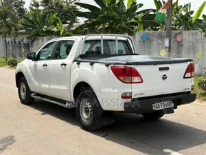 Mazda BT-50 2021 Blanc cassé