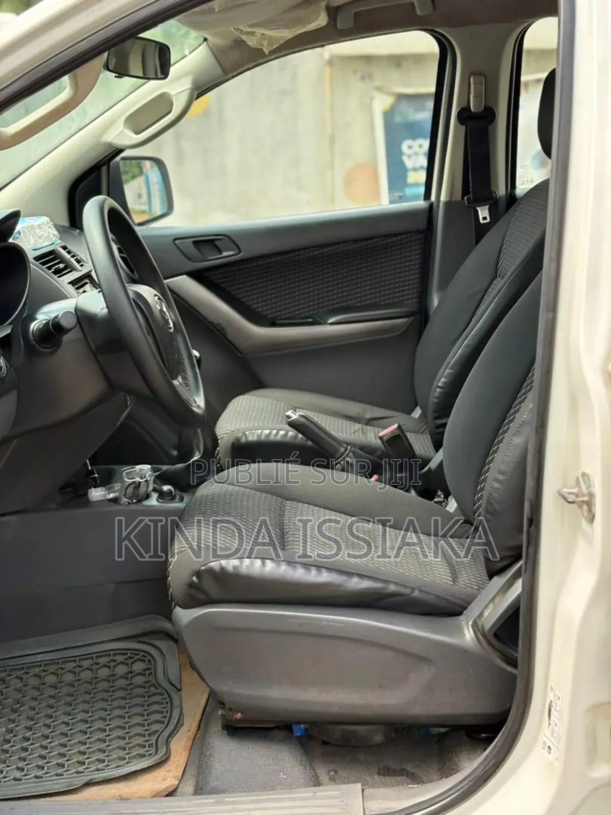 Mazda BT-50 2021 Blanc cassé