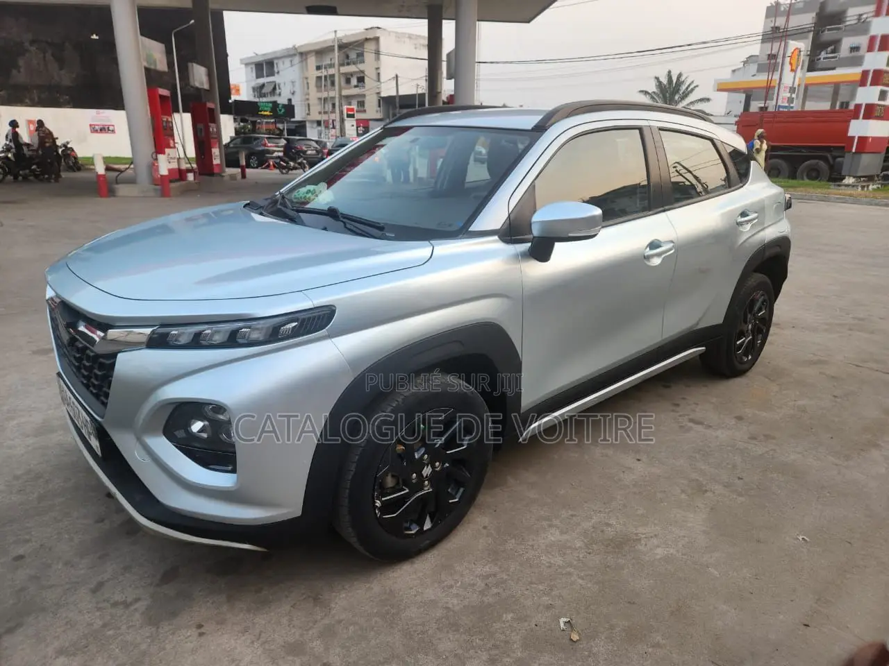 Suzuki Fronx 2024 Gris