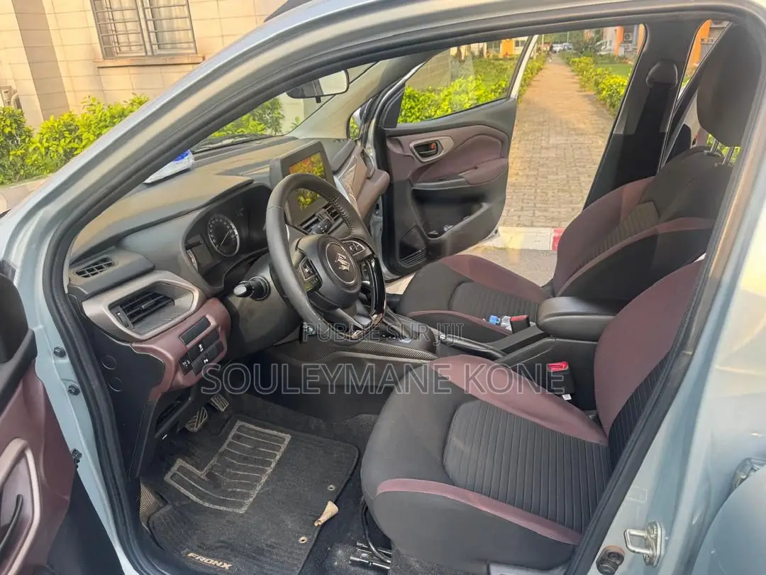 Suzuki Fronx 2025 Gris