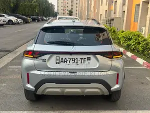 Suzuki Fronx 2025 Gris