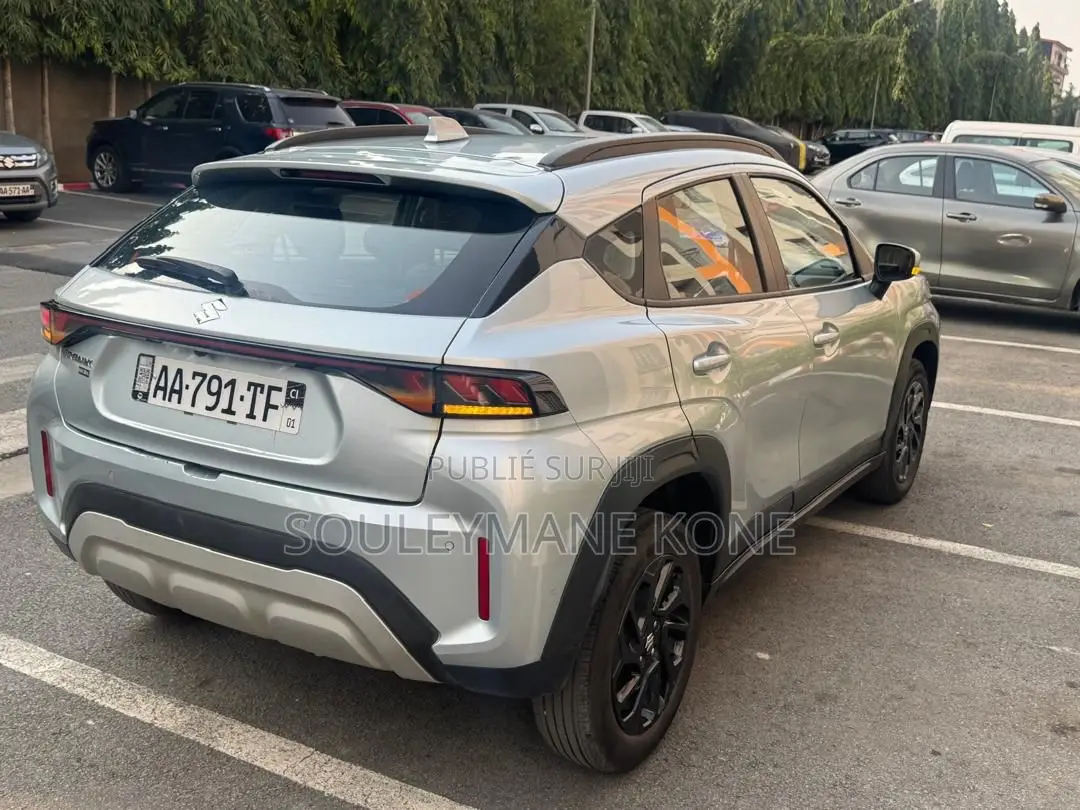 Suzuki Fronx 2025 Gris