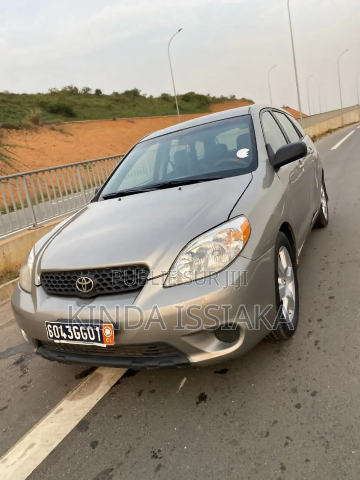Toyota Matrix Standard AWD (1.8L 4cyl 4A) 2003 Gris