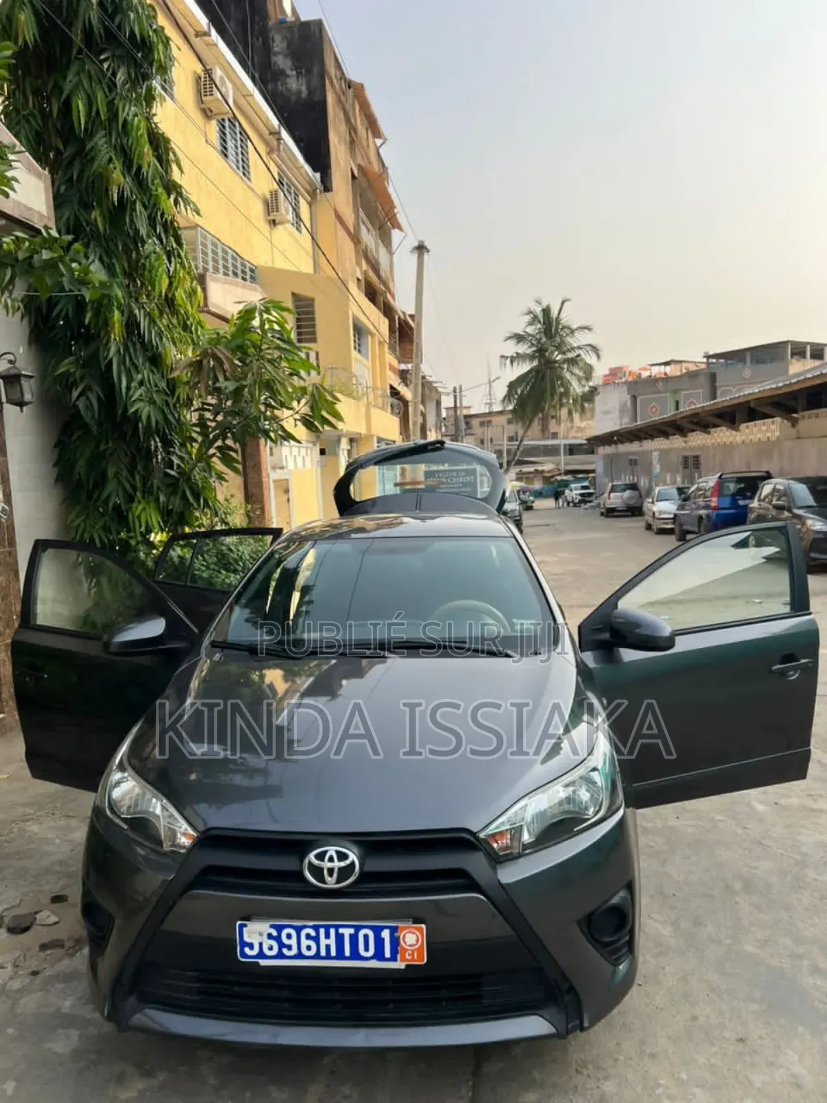 Toyota Yaris L Hatchback 3dr 2017 Gris