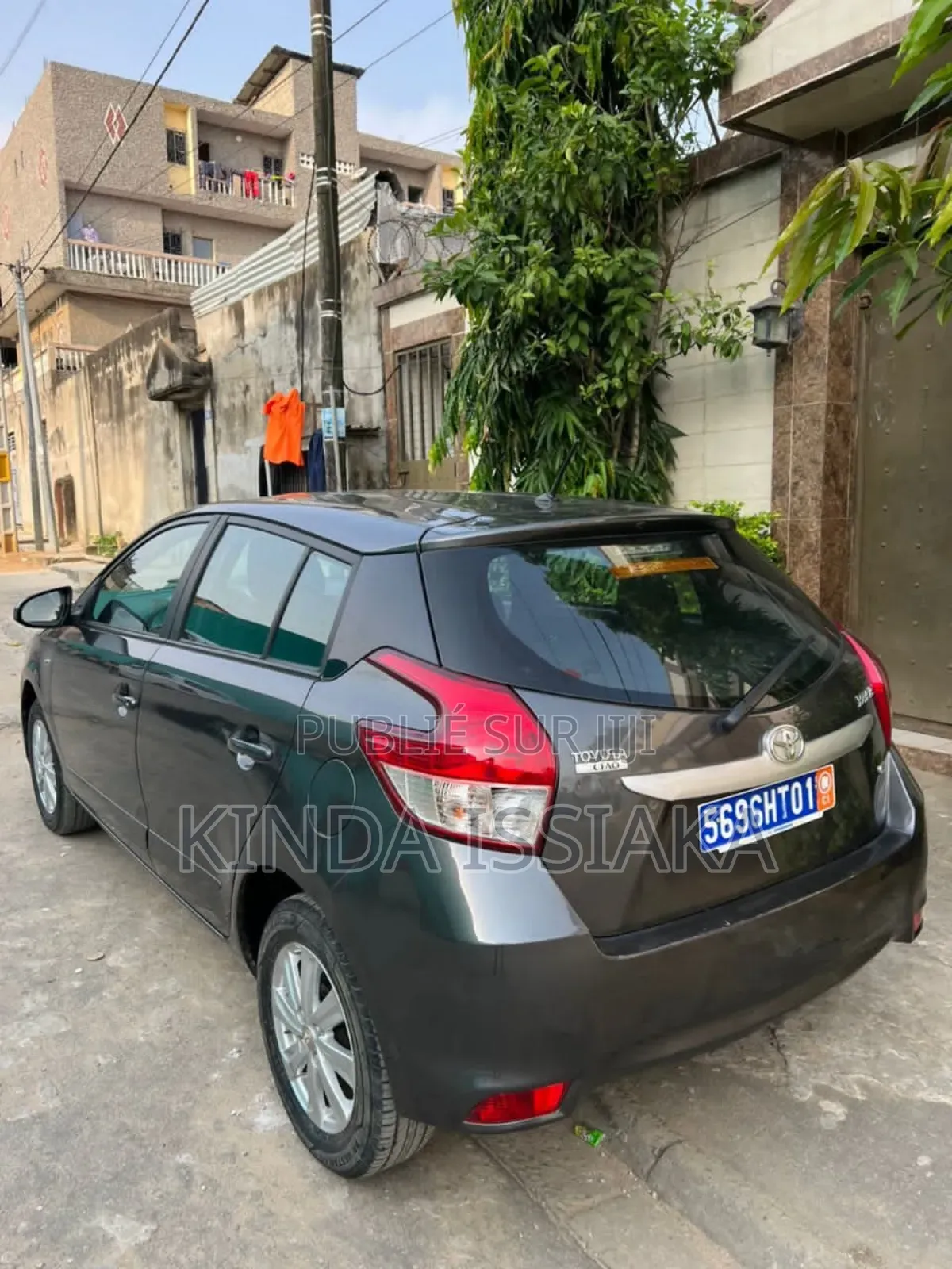 Toyota Yaris L Hatchback 3dr 2017 Gris