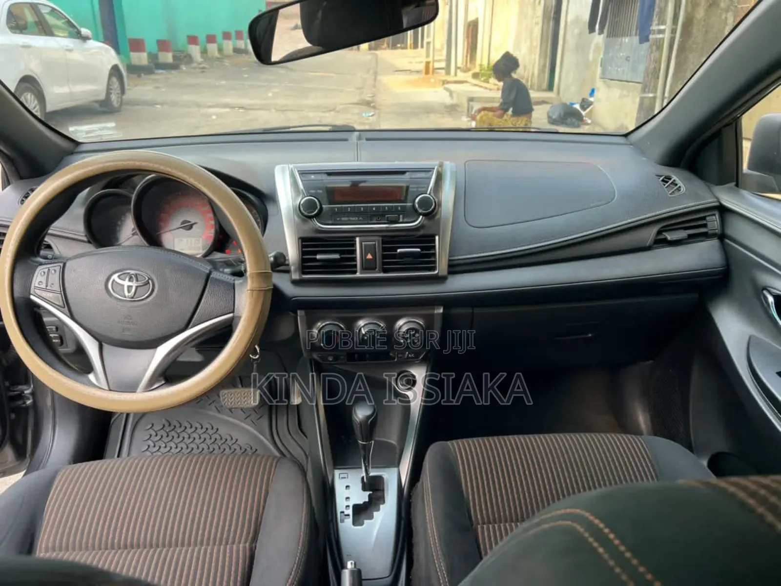 Toyota Yaris L Hatchback 3dr 2017 Gris