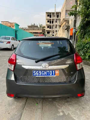 Toyota Yaris L Hatchback 3dr 2017 Gris