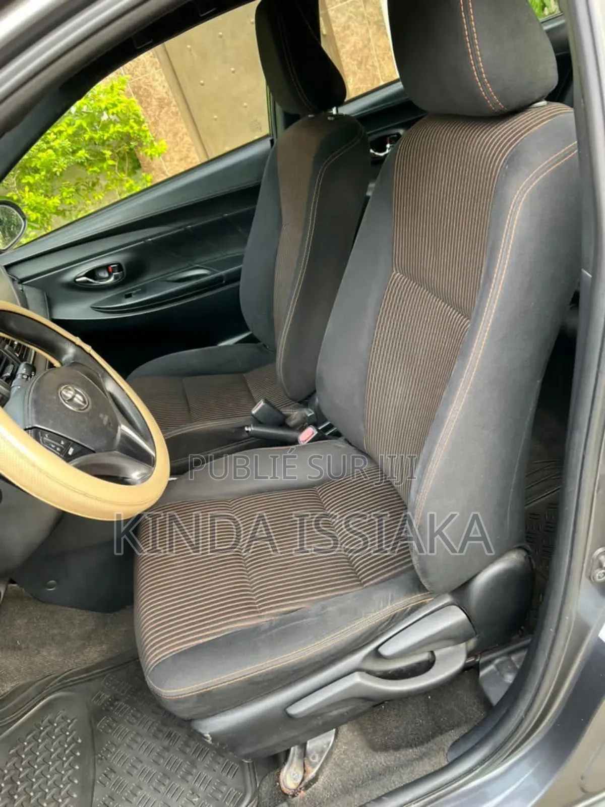 Toyota Yaris L Hatchback 3dr 2017 Gris