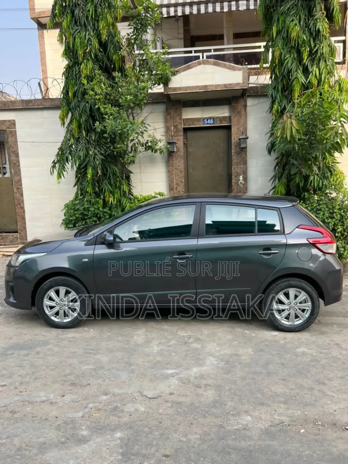 Toyota Yaris L Hatchback 3dr 2017 Gris