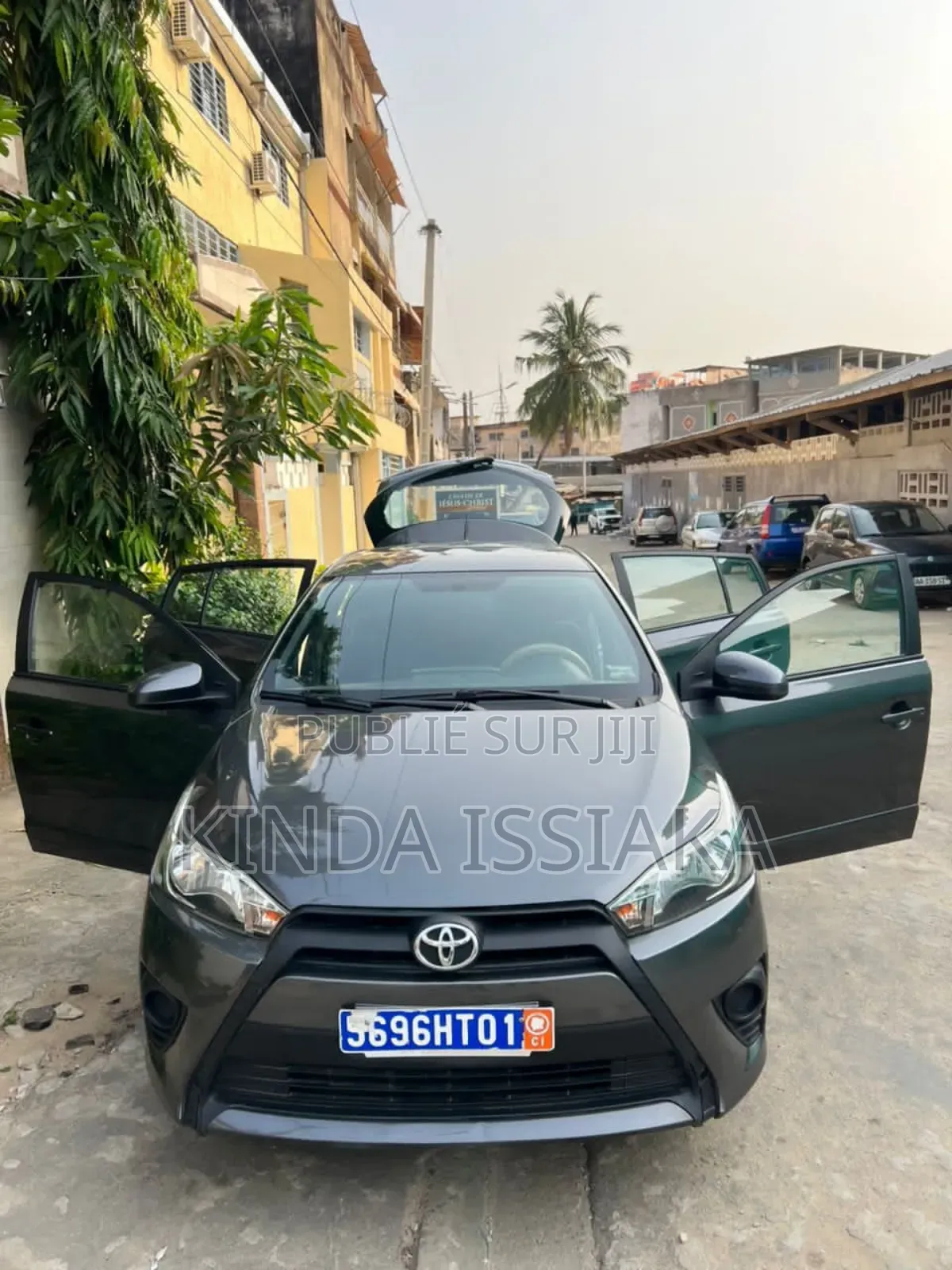 Toyota Yaris L Hatchback 3dr 2017 Gris