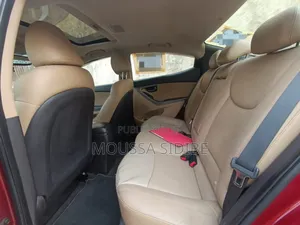 Hyundai Elantra Limited Sedan FWD (1.8L 4cyl 6A) 2016 Rouge